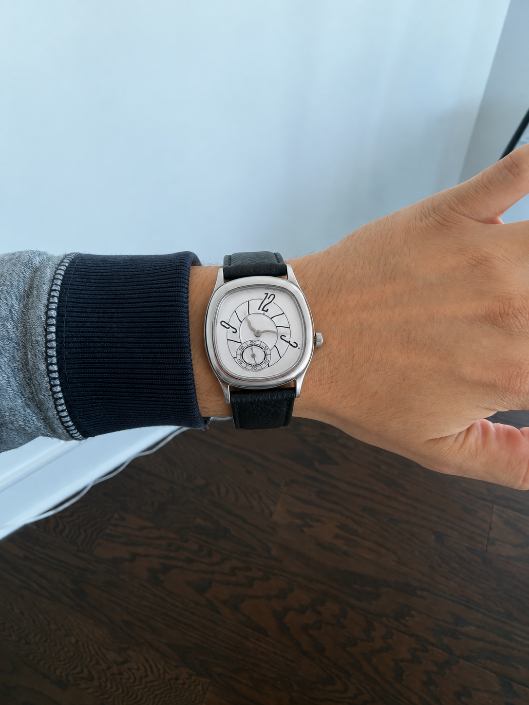 WARPED QUARTZ CLOCK